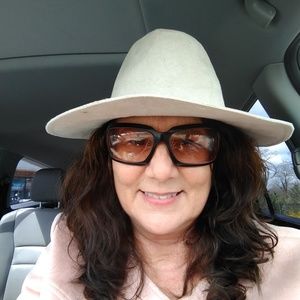 Meet your Posher, Jacqueline